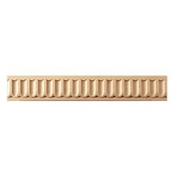 Modanatura in legno decorata a baccellature e lunette