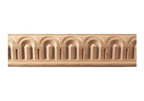 Modanatura in legno decorata a baccellature e lunette