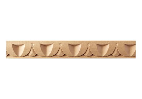 Modanatura in legno decorata a ovoli e dardi